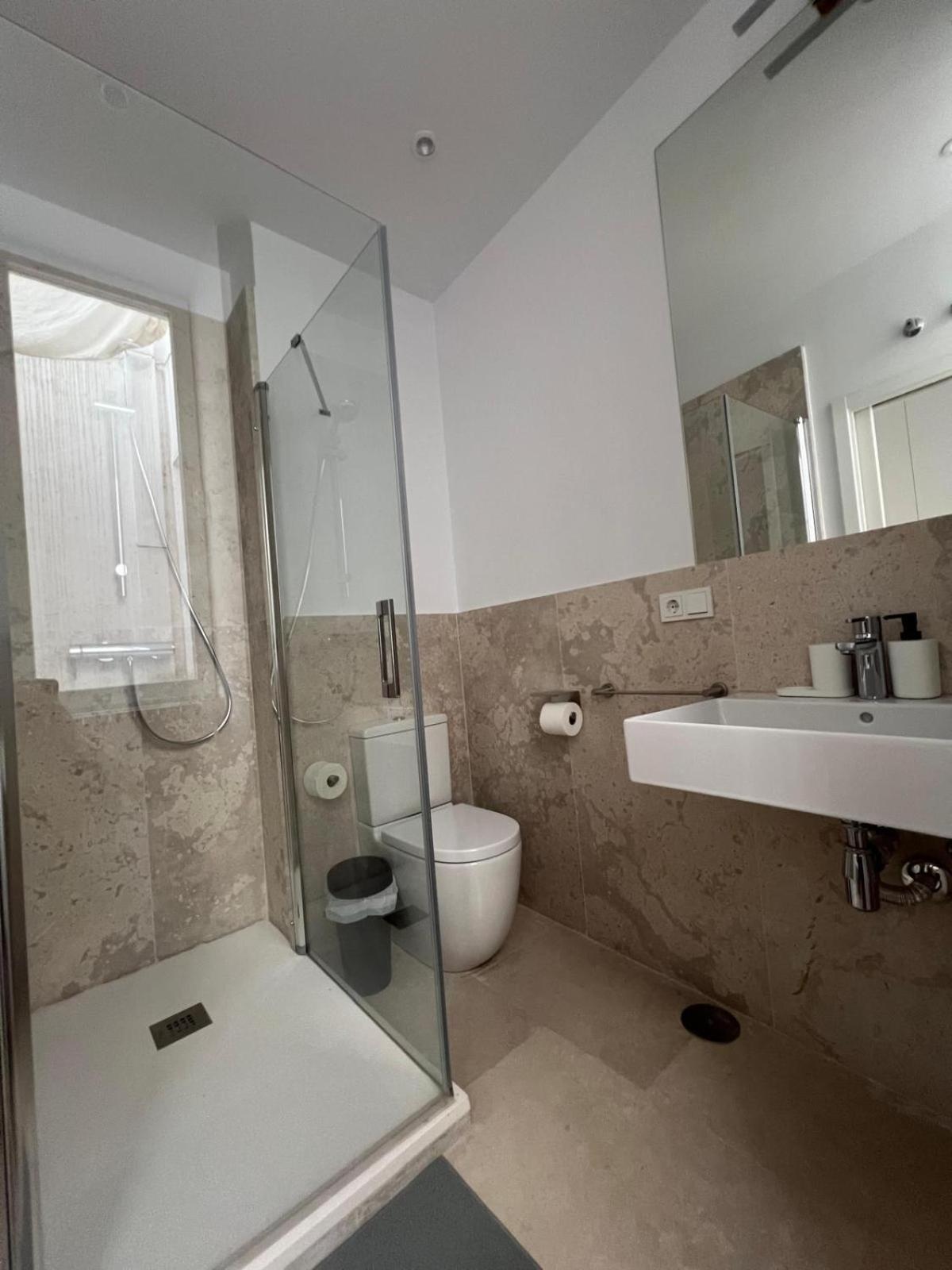 Private Rooms In Magdalena Street Madrid Exterior photo