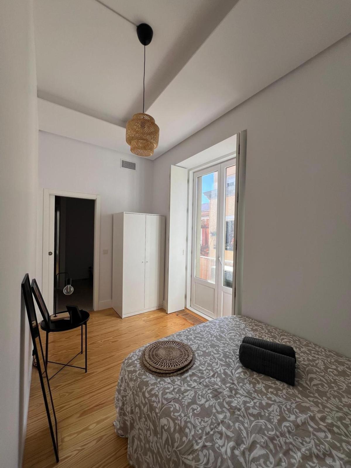 Private Rooms In Magdalena Street Madrid Exterior photo