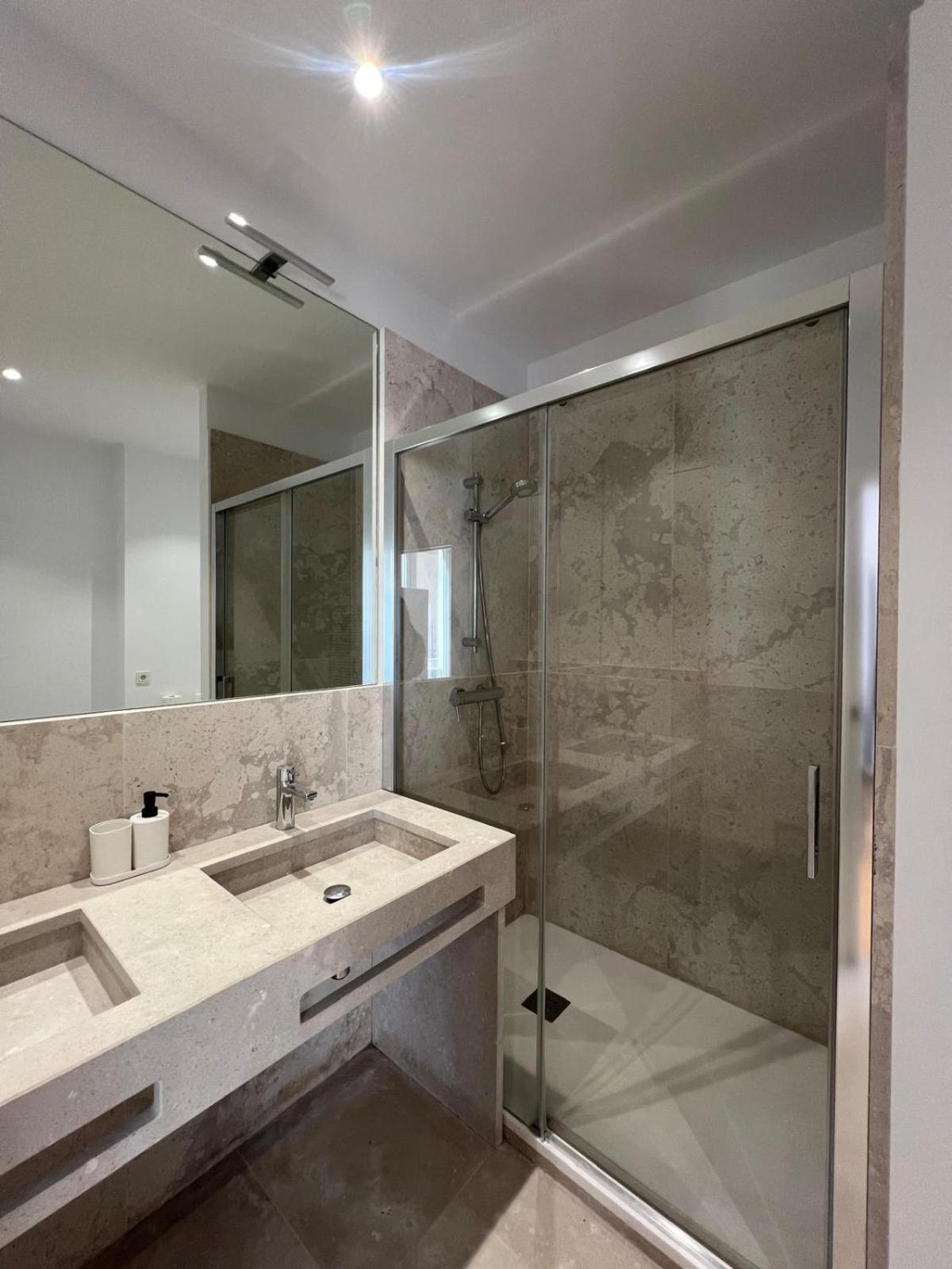 Private Rooms In Magdalena Street Madrid Exterior photo