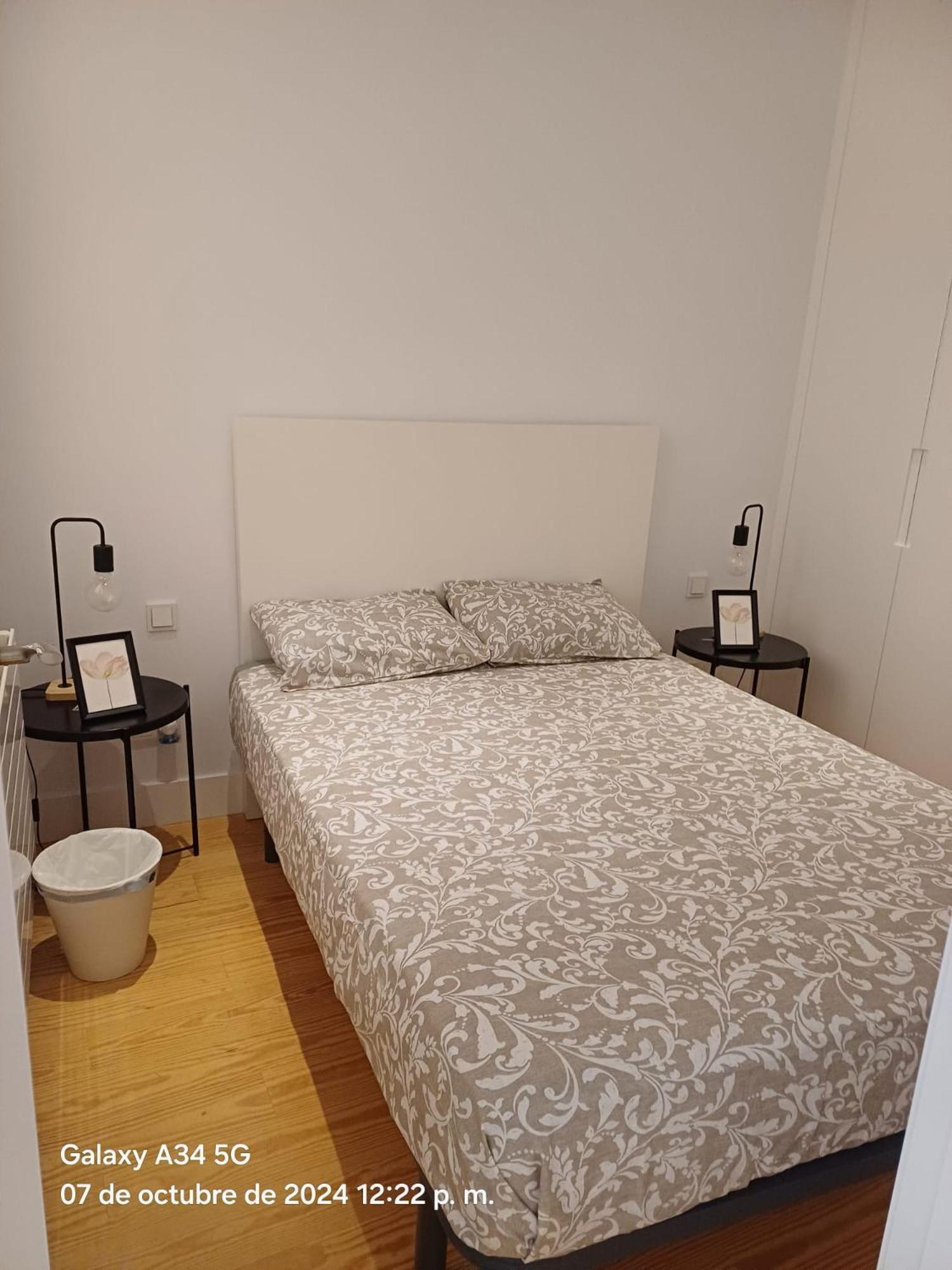 Private Rooms In Magdalena Street Madrid Exterior photo